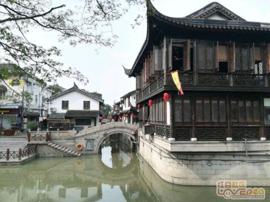 这部剧不真实!它披着甜剧的外衣“干”着悬疑的剧情......